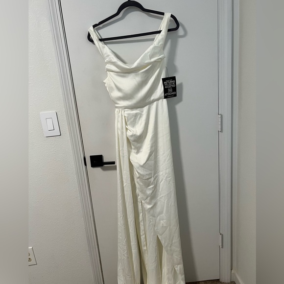 Amelie gown in White - Picture 4 of 6